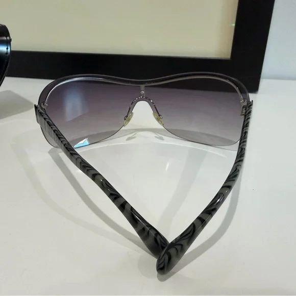 Marc Jacobs Black and Gray Sunglasses - Picture 4 of 7